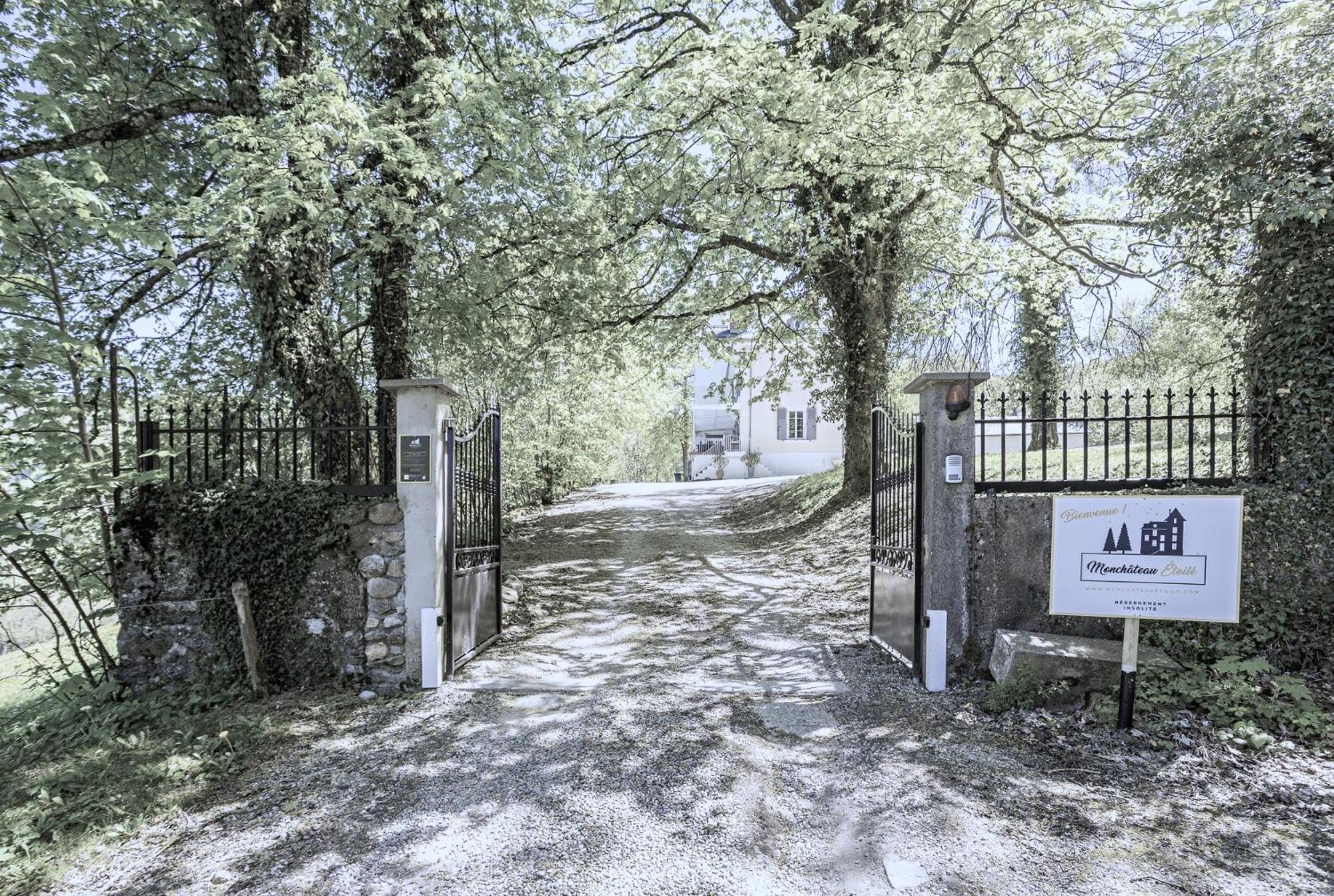 Monchateau Etoile, Hebergement Insolite Avec Spa Merlas Luaran gambar